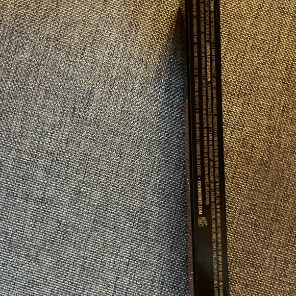 Color Street Lip Liner 104 Darling NWOT - Picture 3 of 4